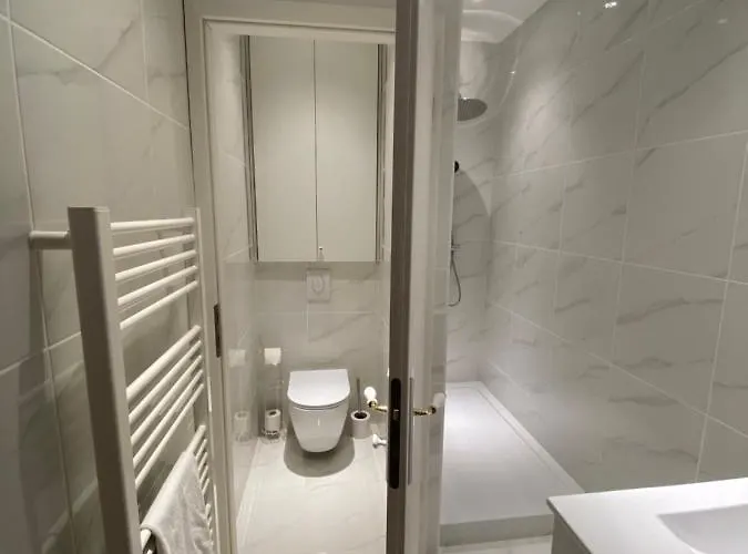 Le Nid Du Faubourg ביון