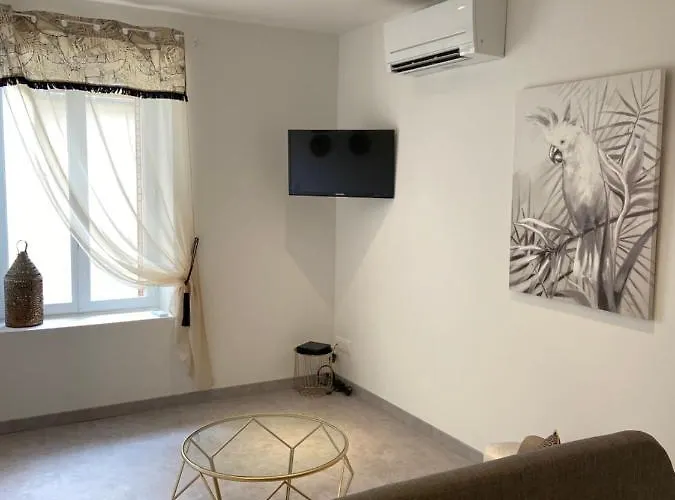 Le Nid Du Faubourg * ביון