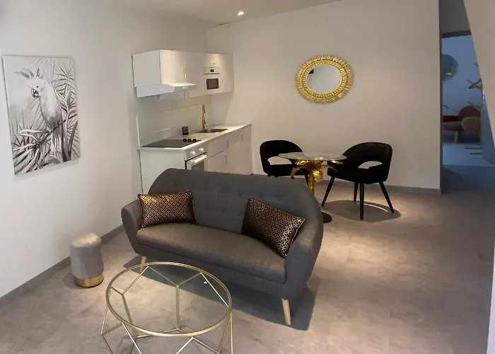 Le Nid Du Faubourg Apartment