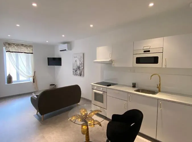 Le Nid Du Faubourg ביון